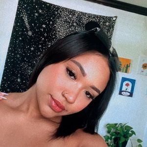 Meet your Posher, Camila